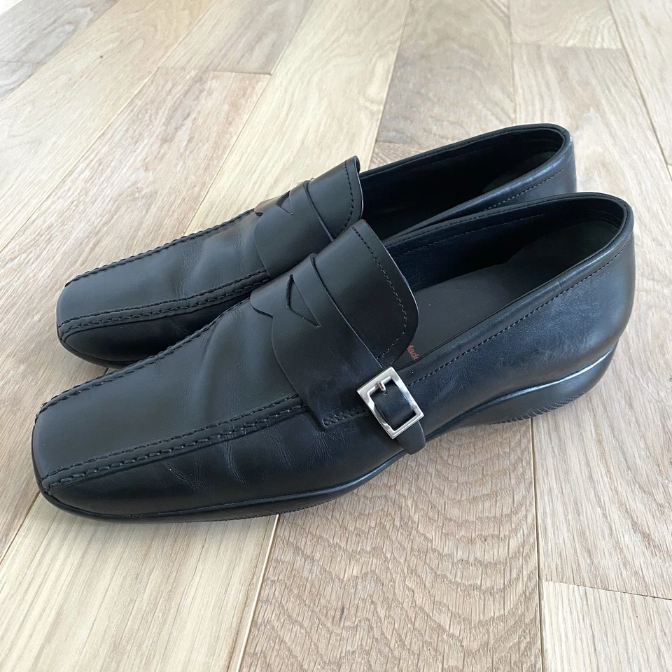Mocasín de cuero Prada talla 37,5 EE. UU. 7,5 negro plateado hebilla Foto 1 de 4