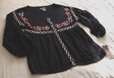 KENAR 黑色和红色 3/4 PUFF 袖 SNAP 前开衫毛衣 尺寸 M — 第 1/4 张图片