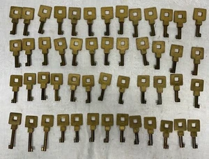 Lot de 50 clefs années 60 N° 5 - Picture 1 of 6