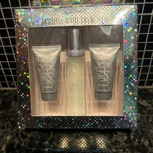 Elizabeth Taylor Brilliant White Diamonds Eau de Toilette Wash Lotion Gift Set - Picture 1 of 7
