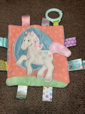 Juguete para bebé Crinkle Me White Horse Taggies Mary Meyer gancho chirriante 6x6 Foto 1 de 4