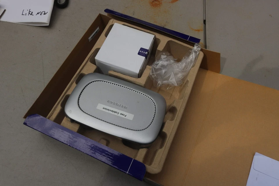 NETGEAR Model RP614 Web Safe Router with 4-Port 10/100 Mbps Switch - Image 1 of 4