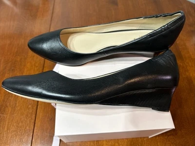 Zapatos de salón Cole Haan punta almendra, cuña baja de cuero, negros 8,5, usados en excelente estado Foto 1 de 4