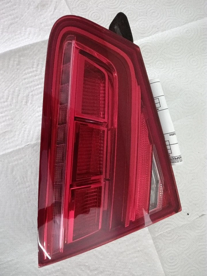 Tapa luz trasera izquierda conductor montada de 11-14 AUDI A8 2336936 Foto 1 de 4