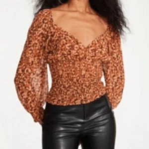 Camicetta Steve Madden 3X Smocked Chiffon Stampa Leopardata Scollo a V Profondo Taglie Forti Top - Foto 1 di 3