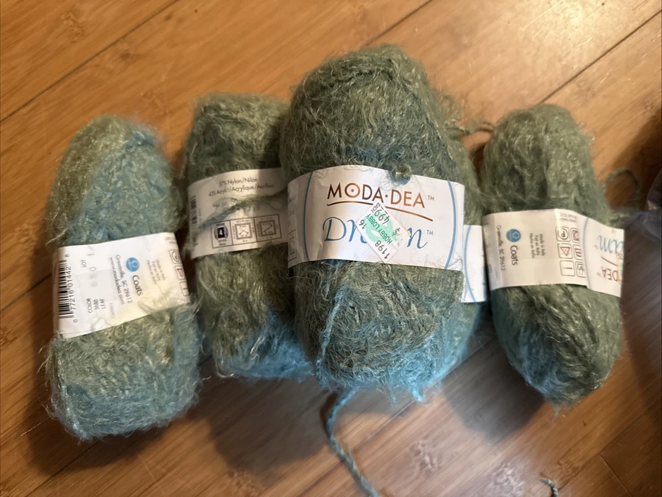 Moda DEA Dream Yarn Color Leaf 102 Grams Total 57 Nylon 43 Acrylic Soft