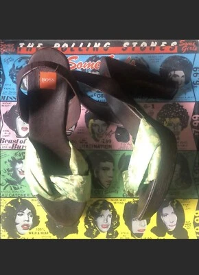 Sandalias Hugo Boss años 50 look  Foto 1 de 3