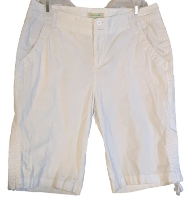 Bermudas pequeñas Caribbean Joe blancas de algodón para mujer con corbatas de dobladillo ajustables Foto 1 de 4