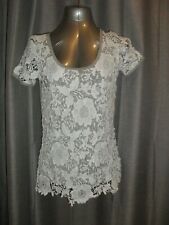 Rick Cardona New York size 8 grey and white floral pattern short sleeved top