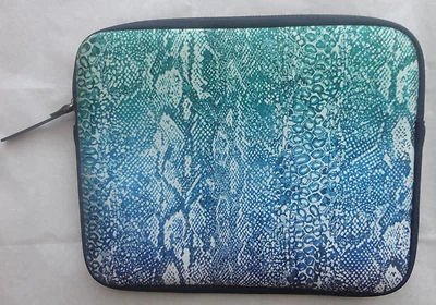 LUCKY BRAND OMBRE SNAKE NEOPRENE IPAD/TABLET SLEEVE/CASE/COVER TOP ZIP NWT  - Image 1 of 4