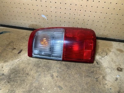 Luz trasera lado derecho del pasajero Toyota T100 1993-1998 (stock #190) Foto 1 de 4