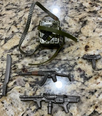Lote de Armas de Juguete Rambo De Colección AK47 Machete Uzi Ametralladora Más Años 80’s Sin Figura Foto 1 de 2