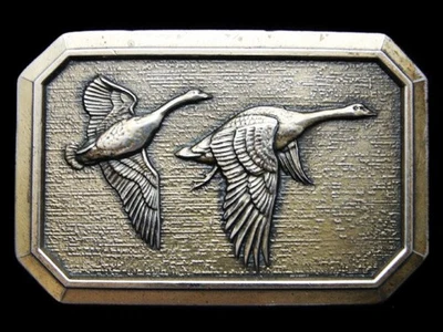 KL11108 BONITO VINTAGE 1976 ***DOS GANSOS VOLANDO JUNTOS*** HEBILLA DE CINTURÓN BRASSTONE Foto 1 de 2