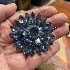 Weiße schöne blaue riesige Brosche - Bild 1 von 13