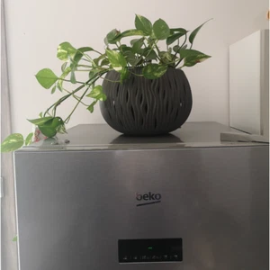 VASE DEKOR GARTENMÖBEL BLUMENHALTER PFLANZEN NIKE SANDY DSK AUS RUNDHARZ - Bild 1 von 5