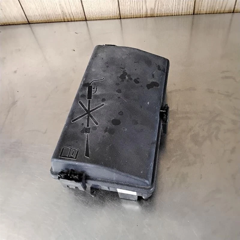 2013 Chevrolet Malibu Engine Fuse Box OEM#22892003 Foto 1 de 2