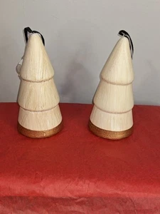 2 ~ Ornamenti a forma di albero di Natale ~ aspetto legno ~ bordo oro ~ ceramica ~ 5 pollici ~ NUOVO - Foto 1 di 4