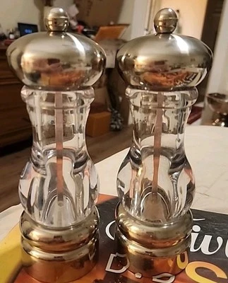 Molino de sal y pimienta acrílico Lucita acero al carbono Olde Thompson 6,5"" Foto 1 de 4