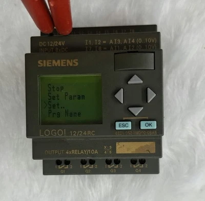 Siemens 6ED1052-1MD00-0BA6 12/24RC LOGO PLC 24VDC (dañado cosmético menor) - Imagen 1 de 4