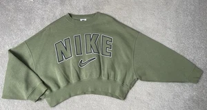Nike - Girls Green Cropped Sports Sweathsirt (Small / 128 to 137 cm) NWoT - Picture 1 of 13