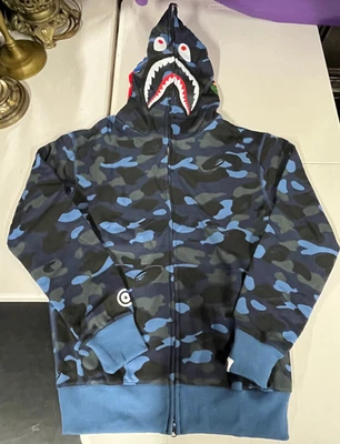 Sudadera con Capucha A Bathing Ape Bape Camuflada Tiburón Azul Marino Cremallera Completa Talla 2XL NUEVA CON ETIQUETAS Foto 1 de 4