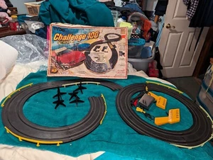Vintage 1990 Tyco Challenge 100 Set piste da corsa elettriche. LETTURA quasi completa!!!! - Foto 1 di 16