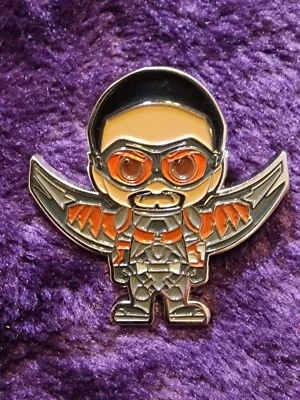 Broche Hot Toys Cosbaby Capitão América Guerra Civil FALCÃO, Sam Wilson - Imagem 1 de 4