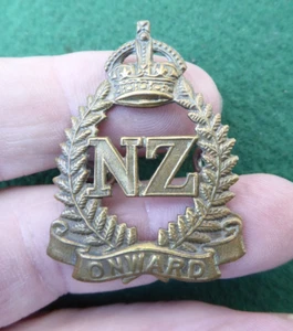 WW1 NEW ZEALAND EXPEDITIONARY FORCE  HAT CAP BADGE - Picture 1 of 2