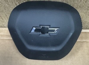 2022 - 2024 CHEVROLET BOLT EUV DRIVER WHEEL AIRBAG OEM - Picture 1 of 2