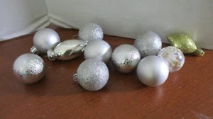 INTROMPIBLES 10 ADORNOS NAVIDEÑOS PEQUEÑOS PLATEADOS Y 1 DORADOS - Imagen 1 de 3