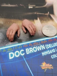 Hot Toys MMS610 BTTF II Doc Brown action Figure's 1/6 scale 2 Relaxed Hands Only - Picture 1 of 3