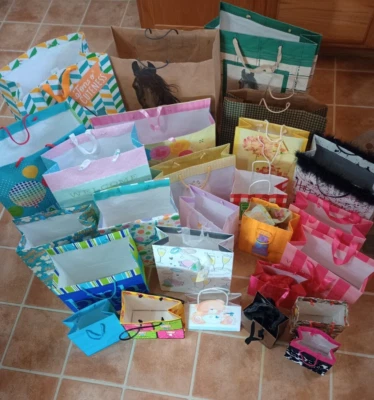 Bolsas de Regalo Surtidas L, M, S Boda/Bebé Cumpleaños Caballos, Navidad Niños/Adultos Foto 1 de 4