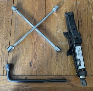 Honda Car Jack With Lug Nut Wrench - Picture 1 of 6