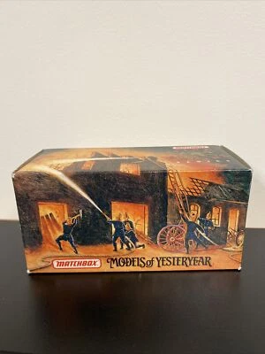 Matchbox Models of Yesteryear - YFE04 - 1939 Bedford Tanker Fire Truck - MIB - Image 1 of 4