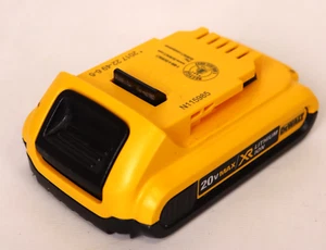 DeWalt 20V MAX POWERSTACK 20 VMAX XR  Battery and Charger Starter Kit 1 pc - Picture 1 of 4