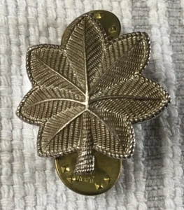 WW2 US Army Major Collar Pin Officer's Oak Leaf Marked 1/20 Silver filled V-21 - Picture 1 of 2