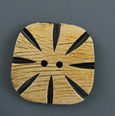 RUSTIC X-LARGE HORN (BOVINE) CLOTHING BUTTON - Image 1 of 3