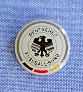 Pin DFB Euro 2024 Deutscher Fußball-Bund Nationalmannschaft in weiß - Bild 1 von 1