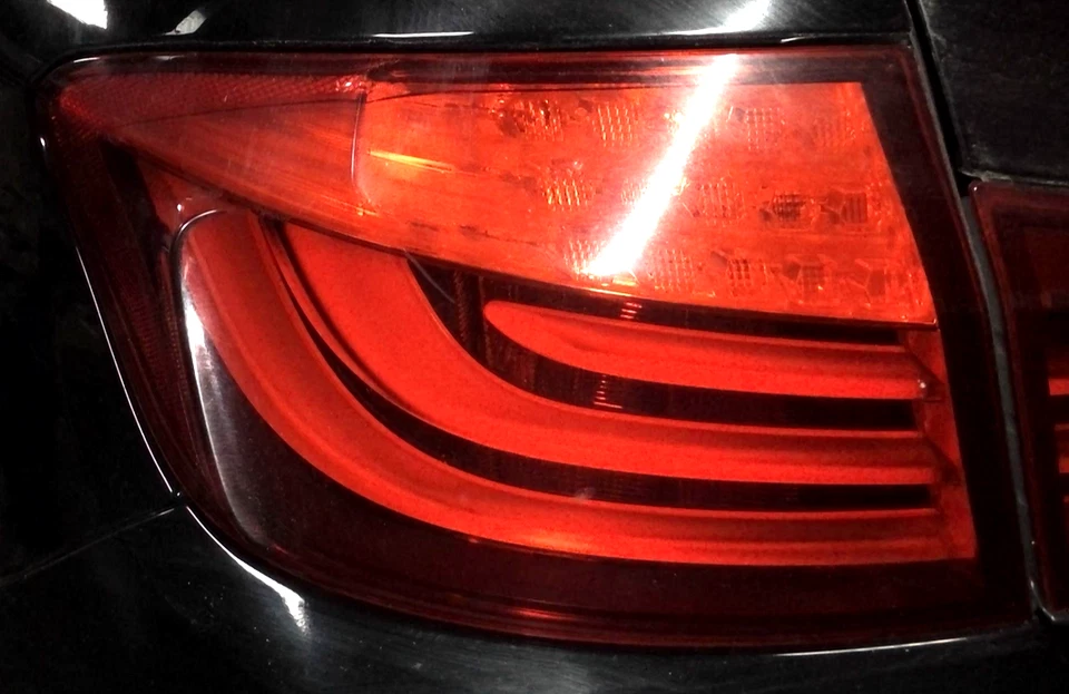 Conjunto de luz trasera OE conductor izquierdo BMW 535I cuarto de panel montado 11 12 13 Foto 1 de 1