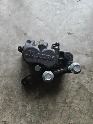 Pinza de freno delantera derecha CF Moto CF650 650NK 2022 pastillas de freno Foto 1 de 4