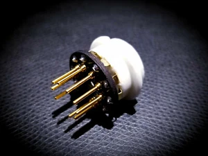 GARAGE1217 5670 / 2C51 / 396A / 6N3P TO 6922 / 6DJ8 / ECC88 TUBE SOCKET ADAPTER  - Picture 1 of 4