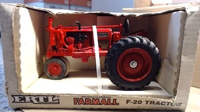 Vintage 1987 Ertl 1:16th Scale Farmall F-20 Tractor, Special Edition, Red USA - Image 1 of 4