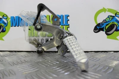 Colgador reposapiés delantero izquierdo Triumph Speed Triple 1050 2008 a 2010 B129 Foto 1 de 4