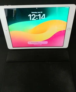 WiFi Only Apple iPad 8th Gen 32GB 18.3.2 Space Gray A2270 - Picture 1 of 4