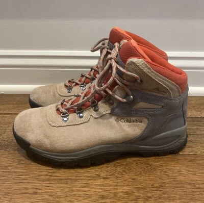 Columbia 女式棕色靴子 9 码 Newton Ridge 防水远足 BL4552-212 — 第 1/4 张图片