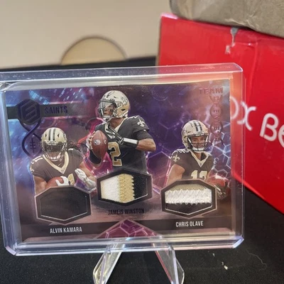 Panini Elements 2022 - Team Chemistry Alvin Kamara, Chris Olave, Jameis Winston Foto 1 de 2