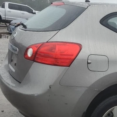 Luz trasera derecha pasajero Nissan Rogue: 2008, 2009, 2010, 2011, 2012-2015 Foto 1 de 4