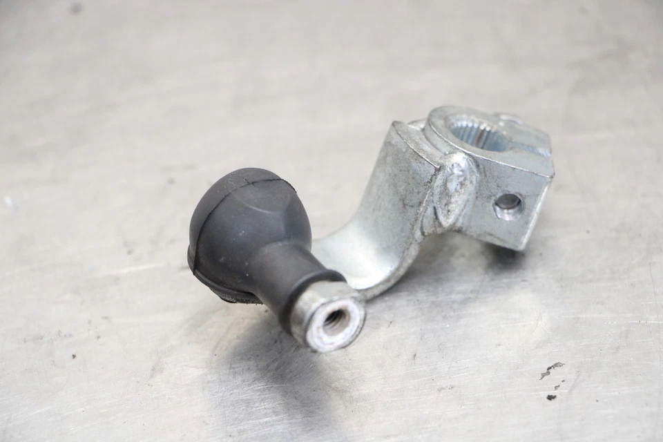 04-09 YAMAHA FZ6 Shifter Linkage Knuckle - Image 1 of 4