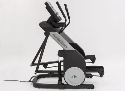 NordicTrack FS7i FreeStride Elliptical Trainer - Black Great condition - Image 1 of 4
