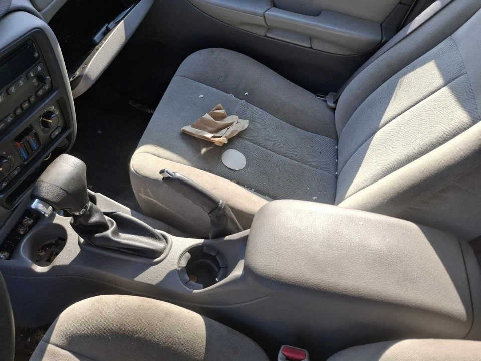 Chevrolet Trailblazer 2006 reposabrazos usado gris consola central parte 241-02024 Foto 1 de 1